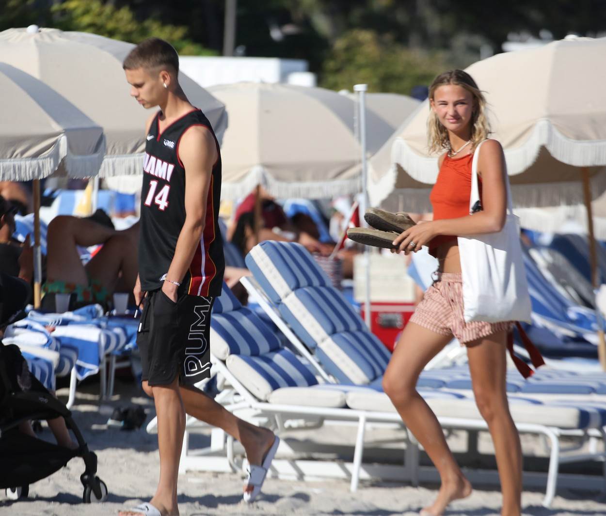 Romeo Beckham i Mia Regan
