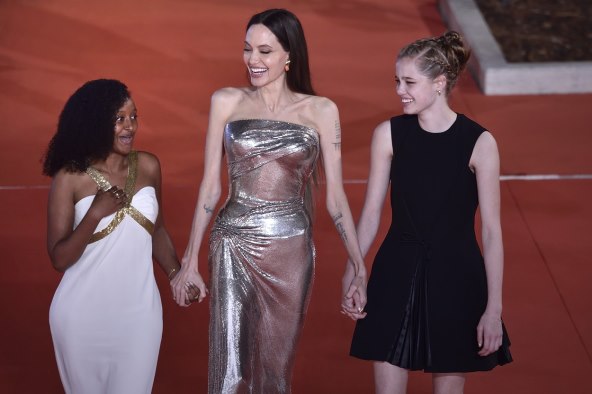 Angelina Jolie, Zahara i Shiloh Jolie-Pitt