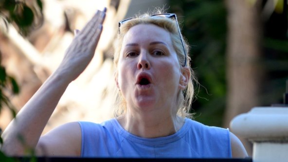 Alice Evans u javnom ispadu pred paparazzima