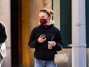 STREET OUTFITI SLAVNIH Sakrili ste se ispod maske, ali prepoznali smo vas
