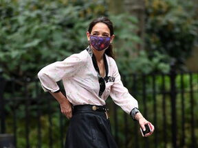 Katie Holmes objavila fotografiju sa sestrama