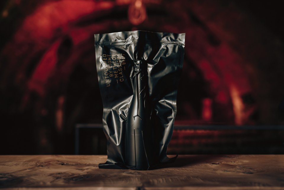 03_Untouched-by-light-packaging
