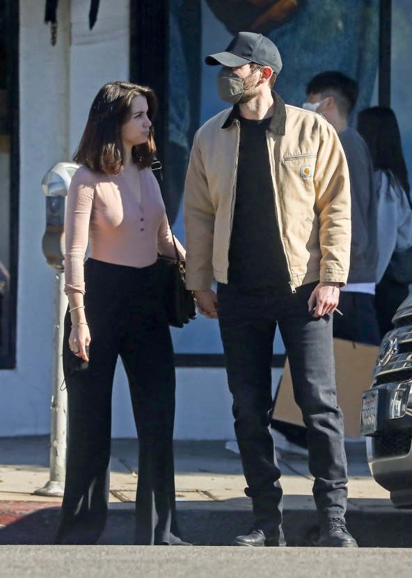 Ana de Armas i Paul Boukadakis ljube se na ulici