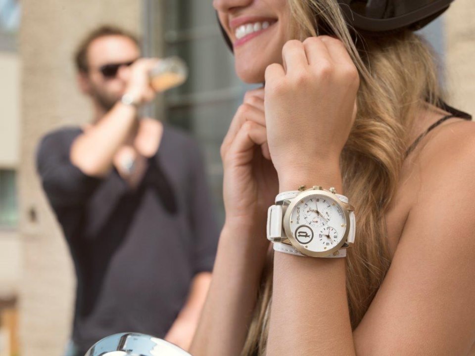 police-predstavlja-nove-modele-satova-za-2015