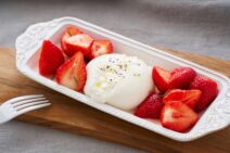 Jagode burrata med