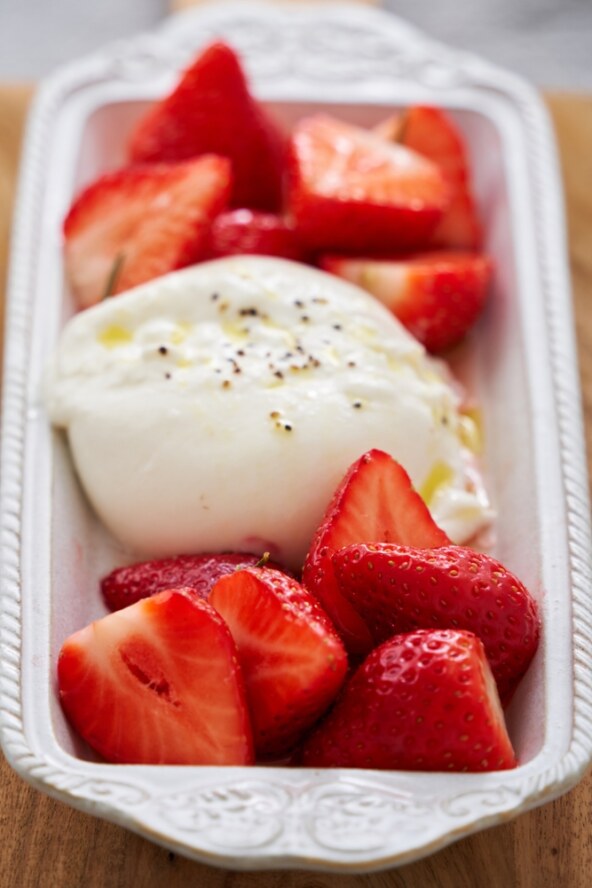 Jagode burrata med