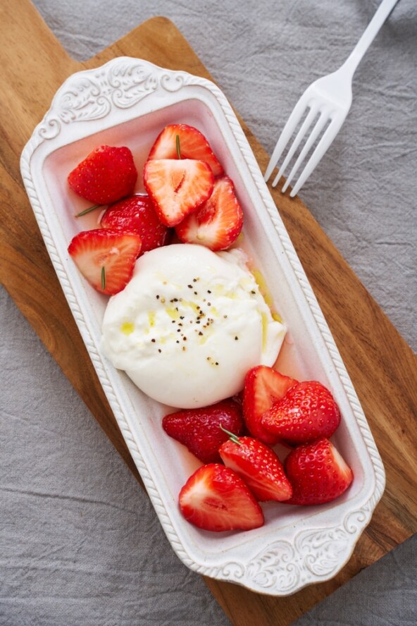 Jagode burrata med