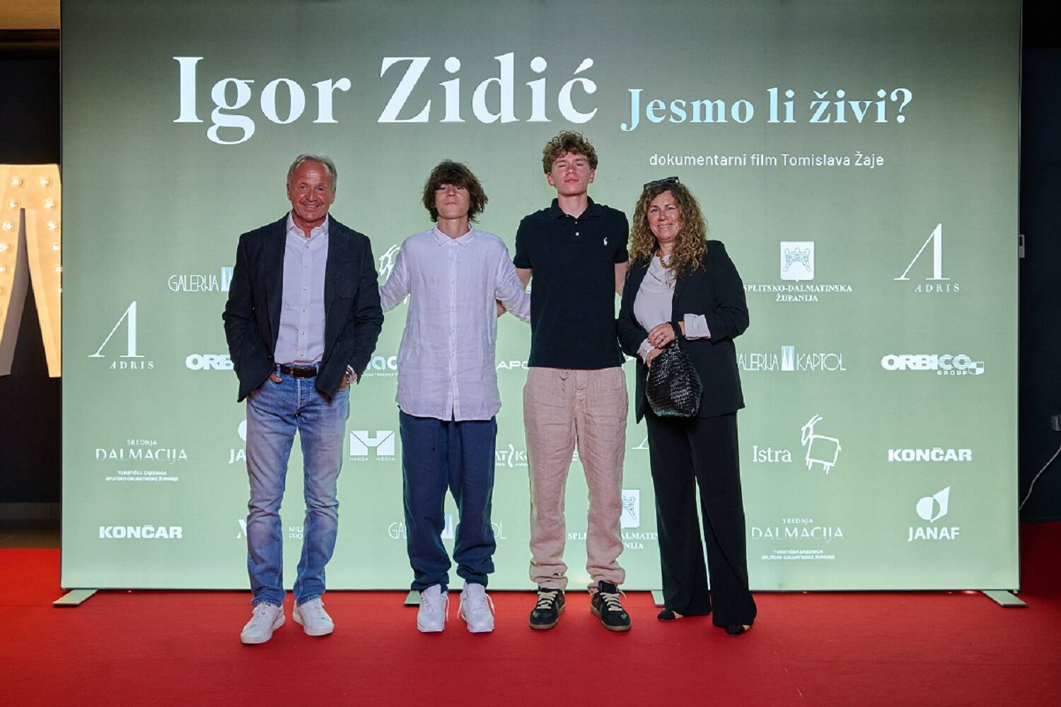 Zidićeva kći Žuva Kolar s obitelji.jpg