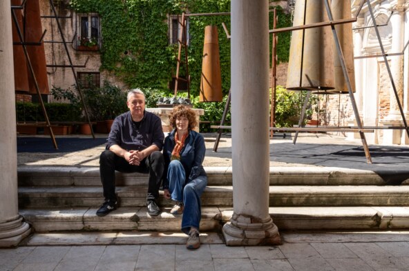 Kustos izložbe Compelled by Fright and Beauty Branko Franceschi, umjetnica Dubravka Lošić, Palazzo Zorzi, Venecija. Foto Veronica Arevalo.jpg
