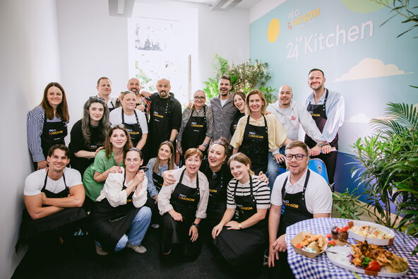 24Kitchen masterclass - Akis i polaznici.jpg