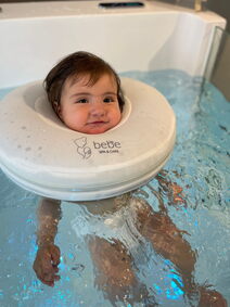 Baby spa za bebe: Kako hidroterapija i masaža utječu na razvoj, san i grčeve