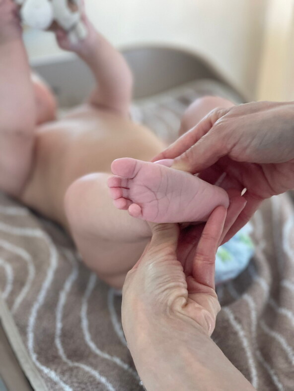 Baby spa za bebe: Kako hidroterapija i masaža utječu na razvoj, san i grčeve