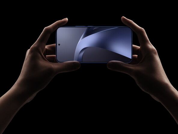 P12U_handhold2_DeepBlue_R2.jpg