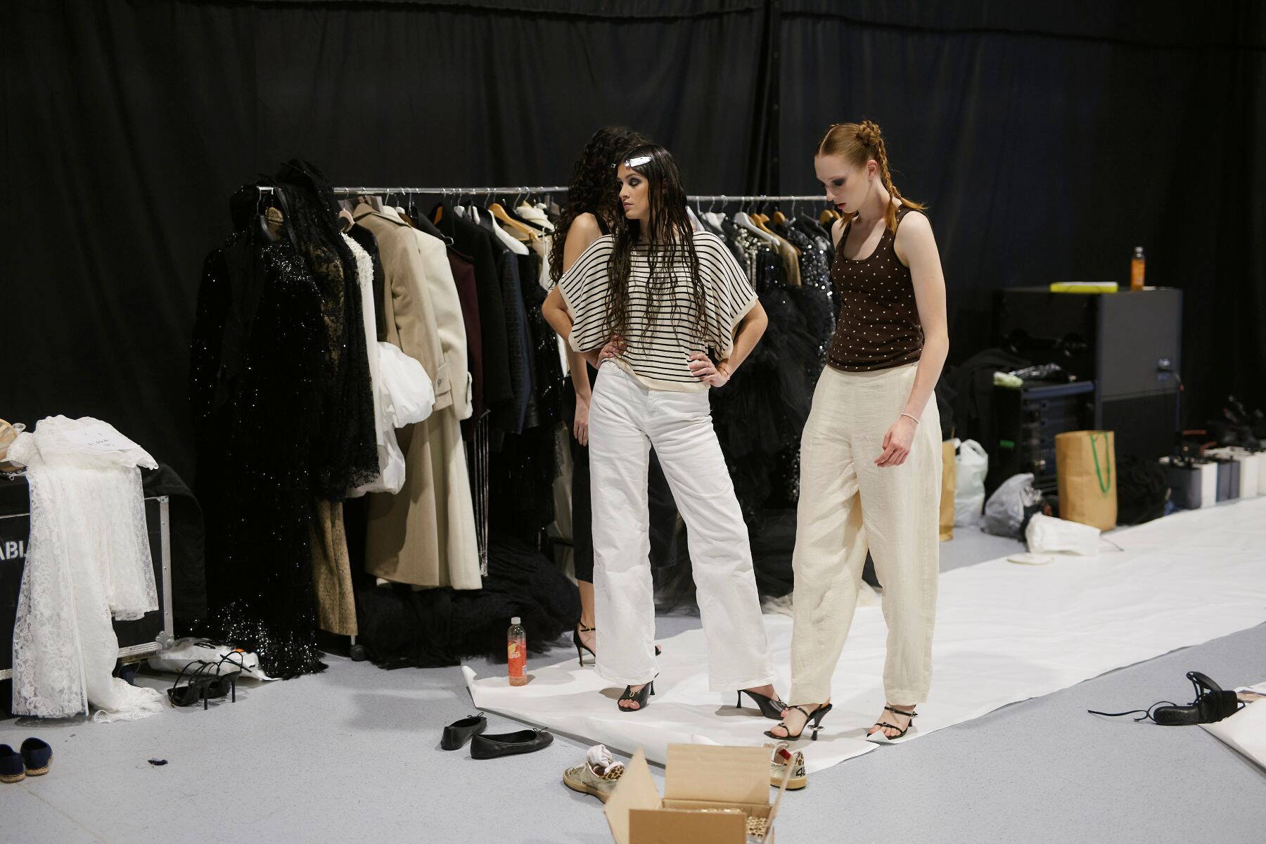 Larie backstage_03 .jpg