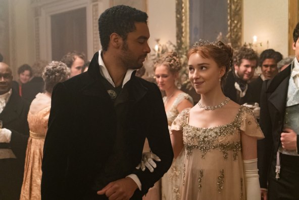 netflix-bridgerton-rege-jean-page-savrseni-outfiti-za-mladozenju