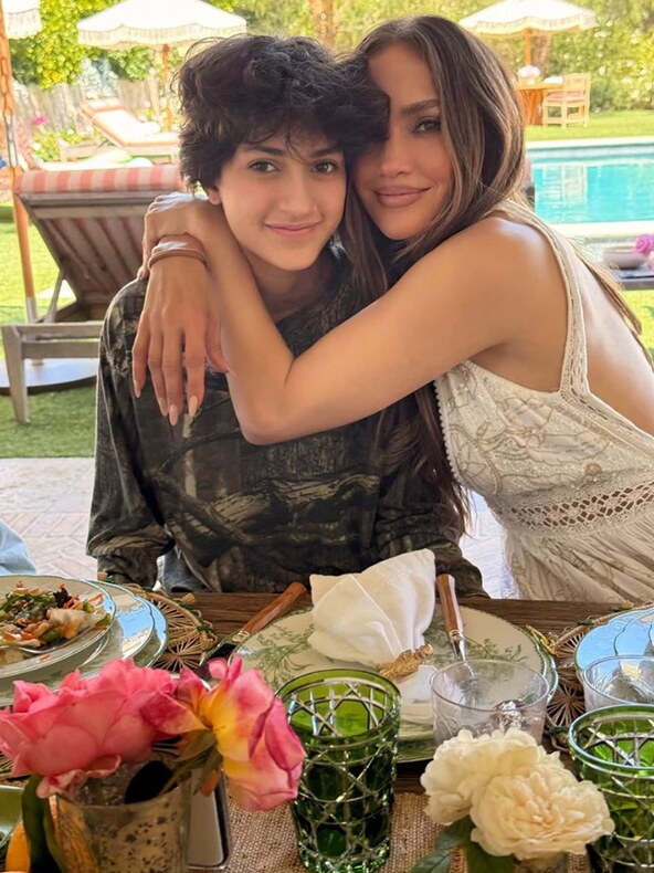 Emme Muniz, Oscar Muniz, Jennifer Lopez