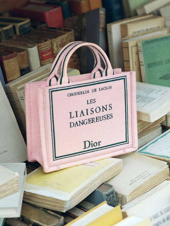 Dior i knjige