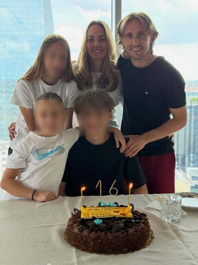 Luka Modrić sa suprugom i djecom