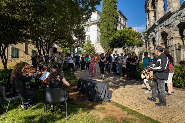 Massimova memorijalna klupa