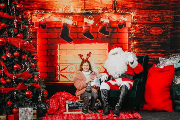 family-mall-otvorio-prvi-bozicni-grad-na-15-000-kvadrata-sa-stotinama-tisuca-lampica