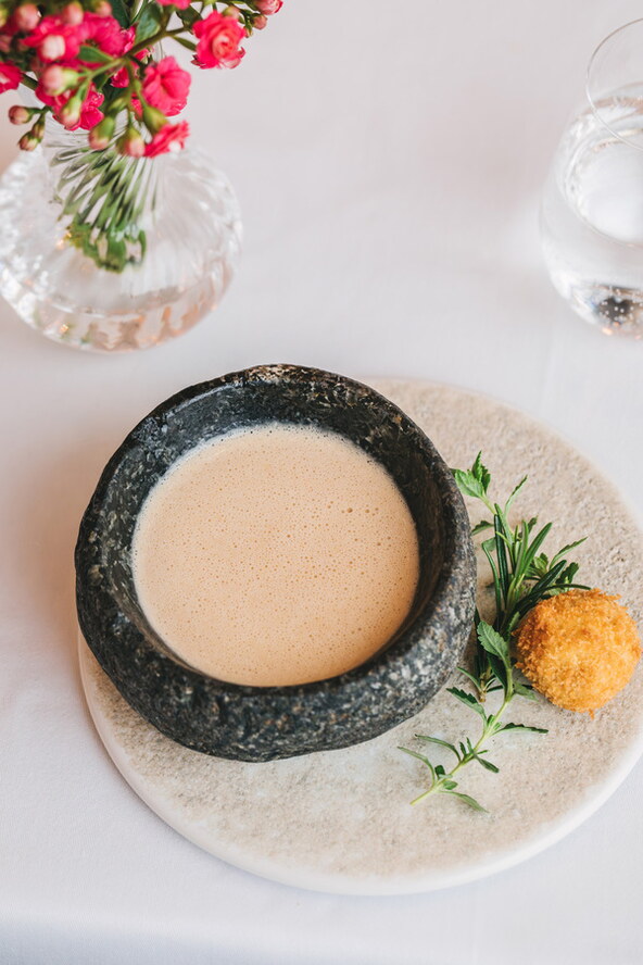 Krem juha od pečenog celera, kroket od guščje jetre i tonke, photo by Lili Bašić (3).jpg
