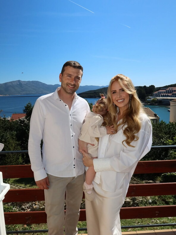 Maja Lena Lopatny s partnerom i kćeri