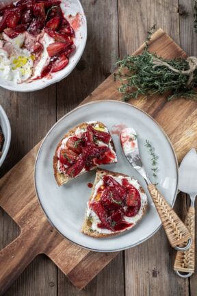 Pečene jagode tost