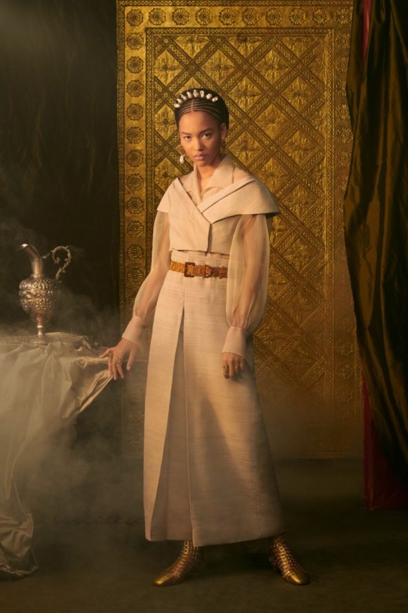 dior-haute-couture-kolekcija-2021-tarot-renesansa