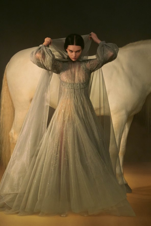 dior-haute-couture-kolekcija-2021-tarot-renesansa