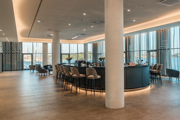 Bar lobby (2).jpg