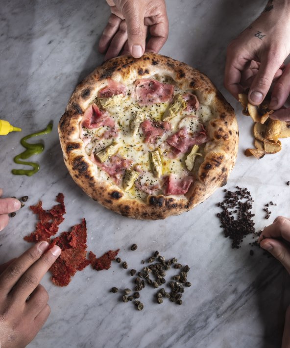 pizza dall'alto.jpg