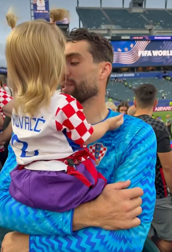 Mateo Kovačić s kćerkicom Lunom