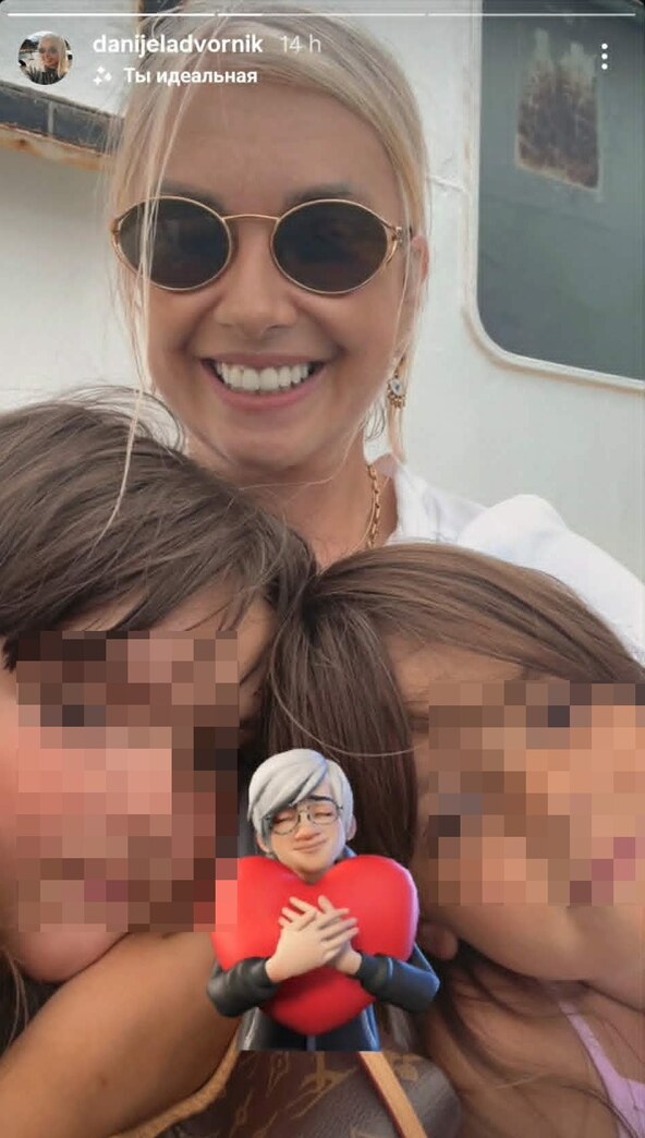 Danijela Dvornik s unukama