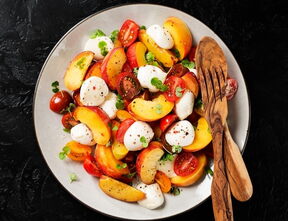 Caprese salata s breskvama