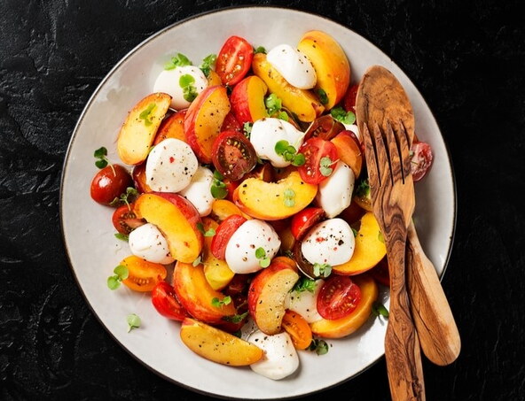 Caprese salata s breskvama