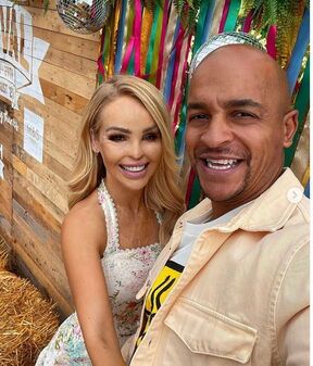 Katie Piper sa suprugom Jamesom Suttonom ima dvije kćeri.