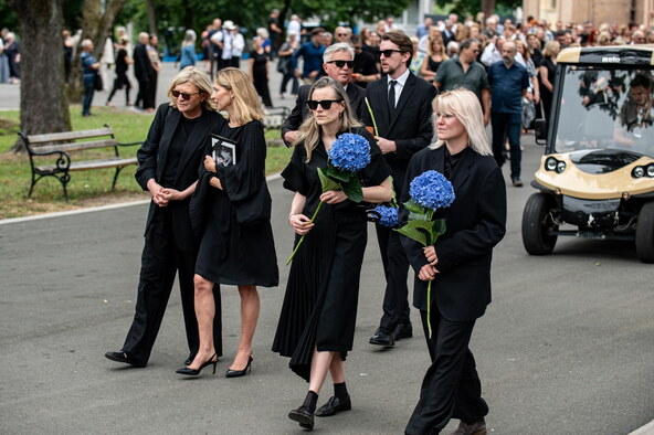 Sprovod redatelja Zrinka Ogreste na Mirogoju