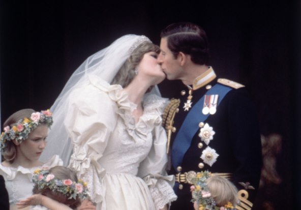 u-iscekivanju-cetvrte-sezone-serije-the-crown-prisjecamo-se-vjencanja-princeze-diane-i-princa-charlesa