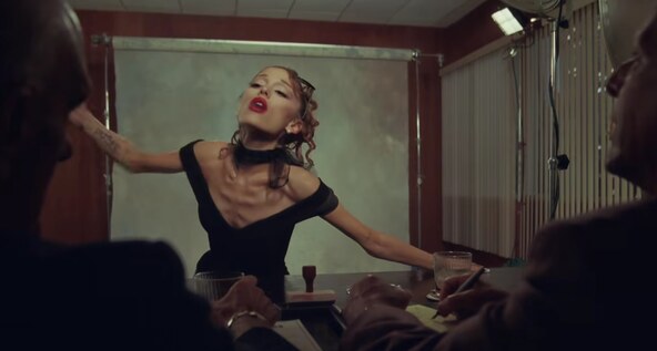ariana2.jpg