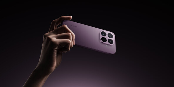 Xiaomi 17T_handhold1_Violet_R4.jpeg