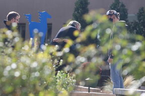 Alec Baldwin i Matthew Hutchins