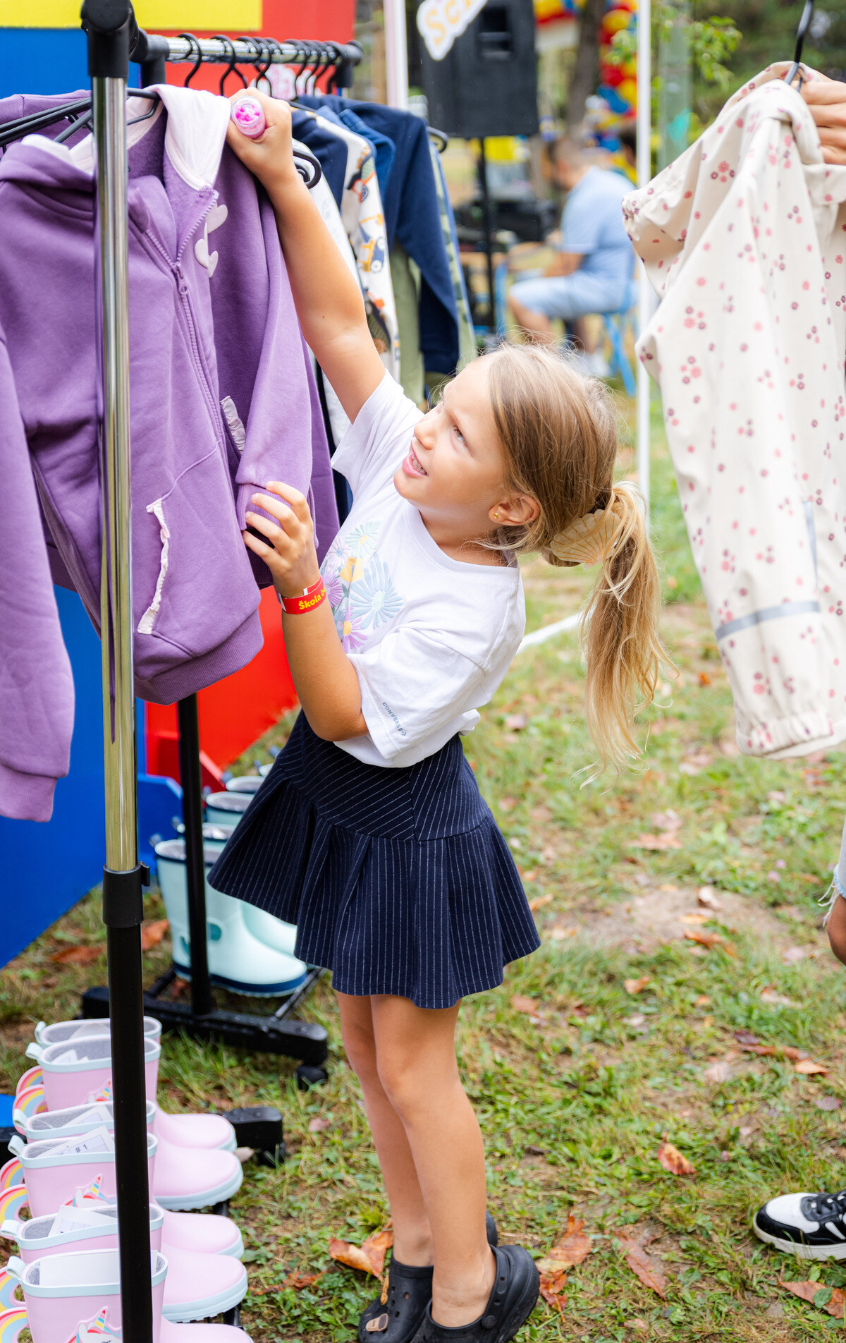Djeca su u modnom foto kutku isprobavala nove modele iz KIDS Textil Lidl kolekcije.jpg