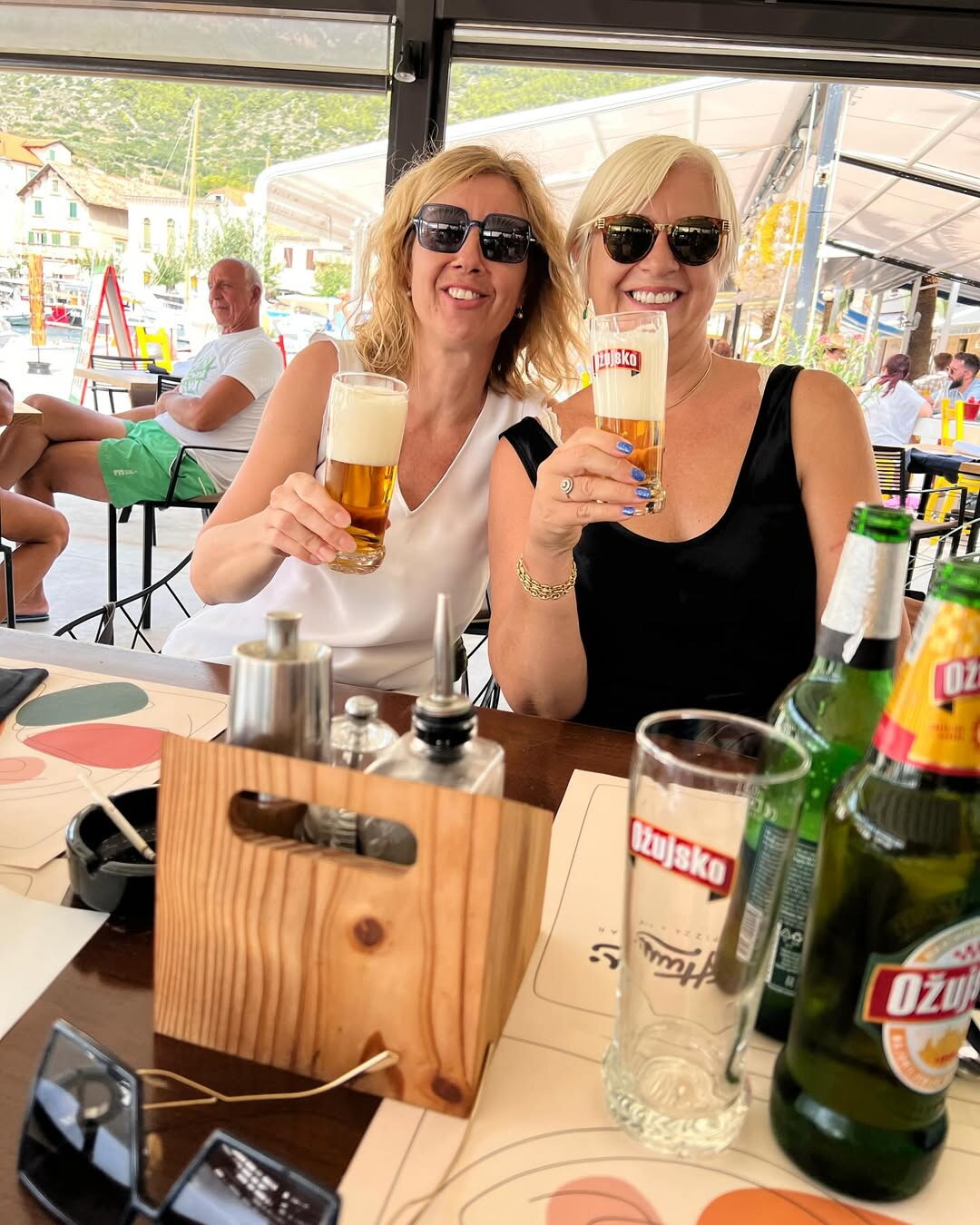 Danijela Dvornik sa sestrom Anom