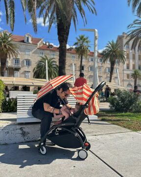 Krijemo se pod istim suncobranom..🏖🩷@svijetbeba.hr #svijetbeba #stokke #stokkeyoyo3 #sunny #l.jpg