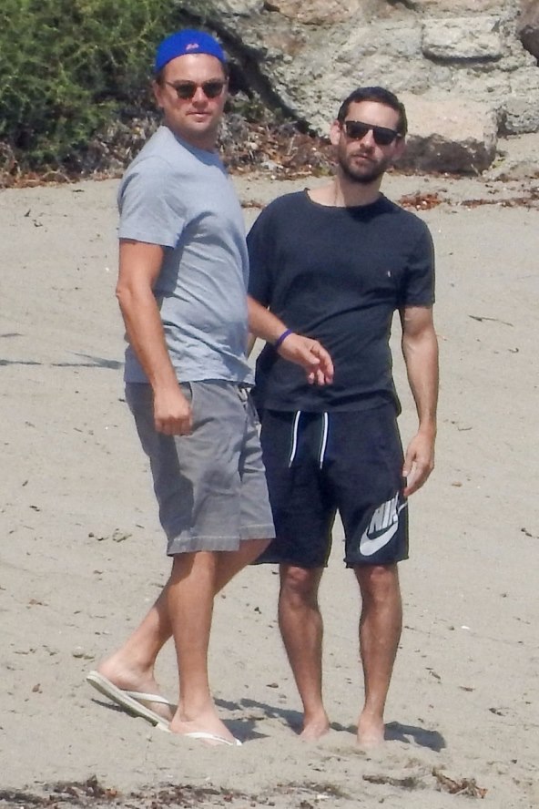 Leonardo DiCaprio i Tobey Maguire na plaži