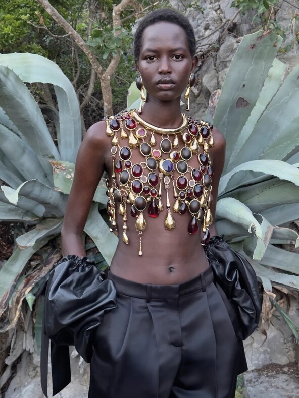 GIVENCHY_FW26_WOMEN_CAMPAIGN_3_3x4-Large.jpeg