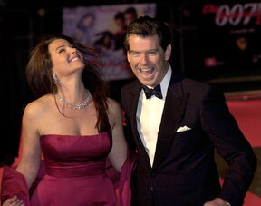 Keely Shaye Smith i Pierce Brosnan vjenčali su se 2001. godine