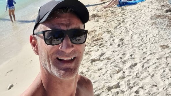 Stipe Drviš dočekao je Božić na plaži s atraktivnom brinetom