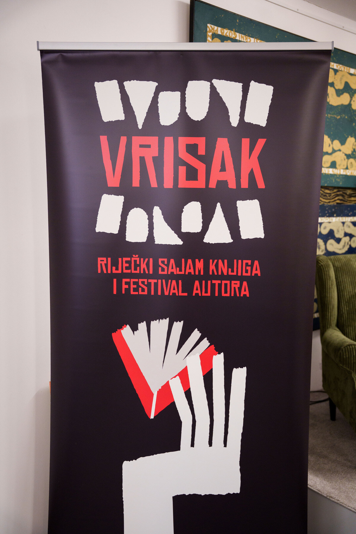 Vrisak Press 1.09 - 4.jpg