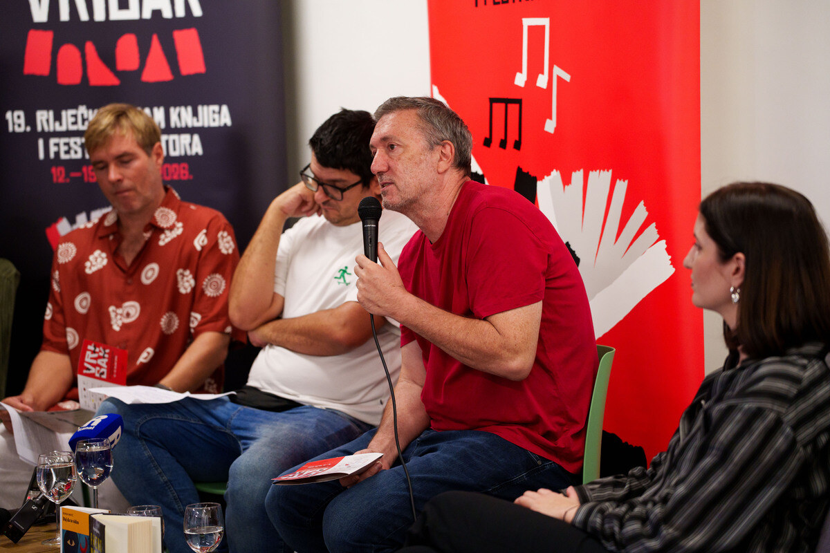Vrisak Press 1.09 - 13.jpg